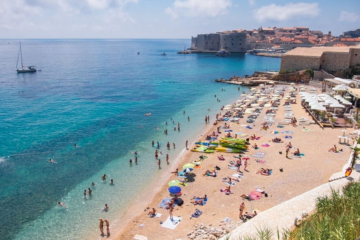 City Beach in Dubrovnik: A Long Beach filled with hundreds of people